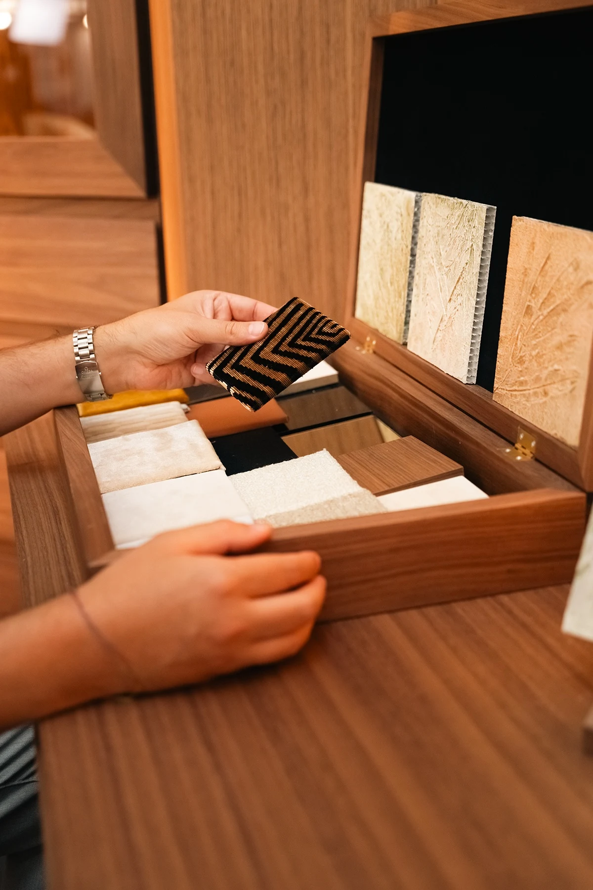 Selezione di campioni di materiali e finiture, dall’archivio DF.